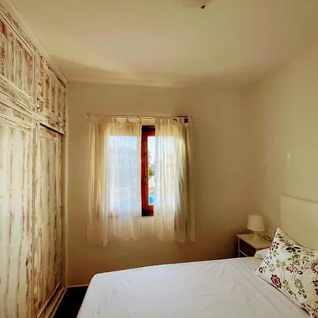 Precioso Residencial Con Piscina *